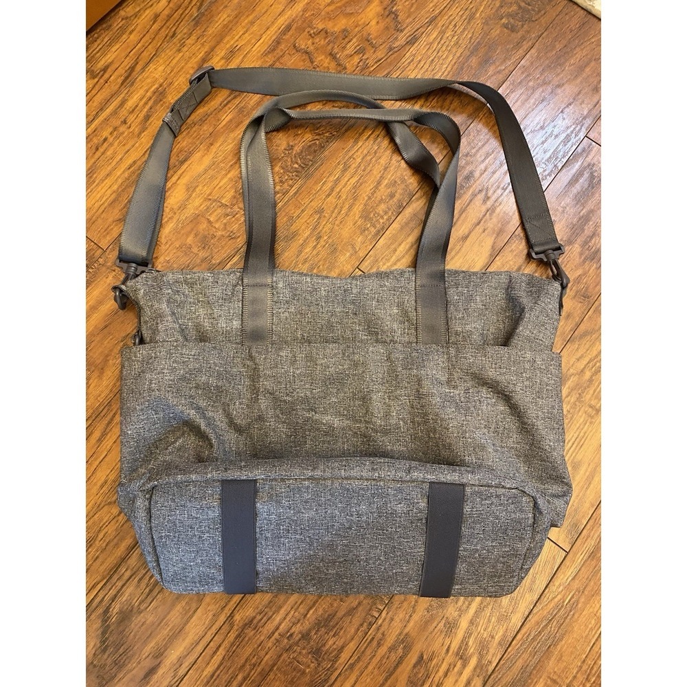 Vera Bradley Womens Recycled Lighten Up Reactive Travel Tote Bag Gray